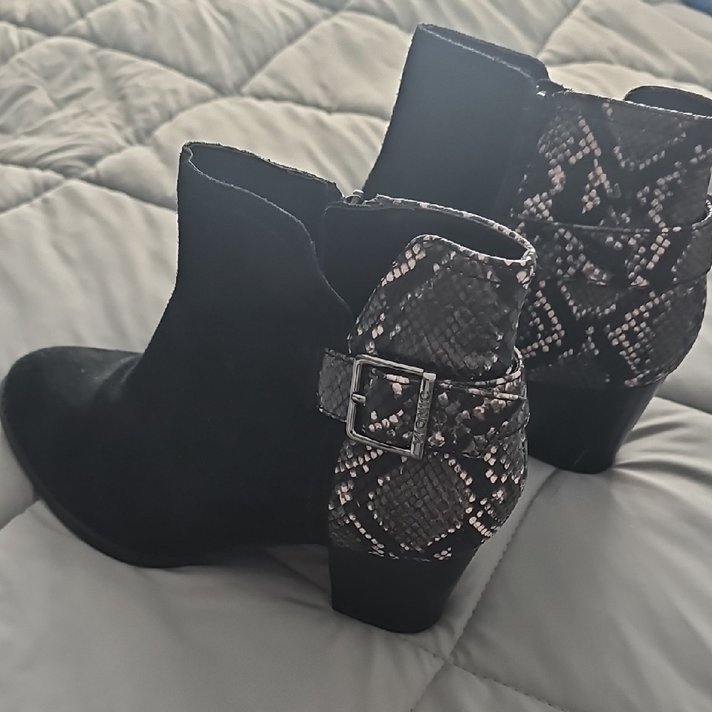 Vionic Black and Snake Pattern Ankle Boots